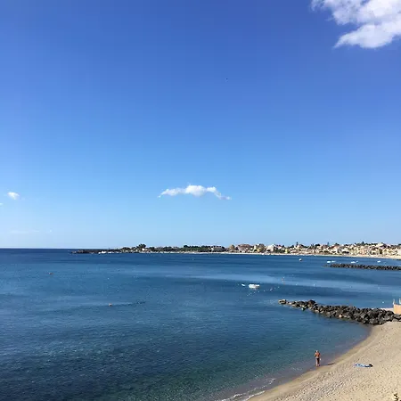 Alojamento de Acomodação e Pequeno-almoço Nina Giardini Naxos