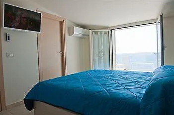 Nina Bed & Breakfast 3*