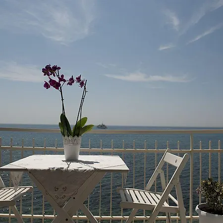 Nina Bed & Breakfast 3*
